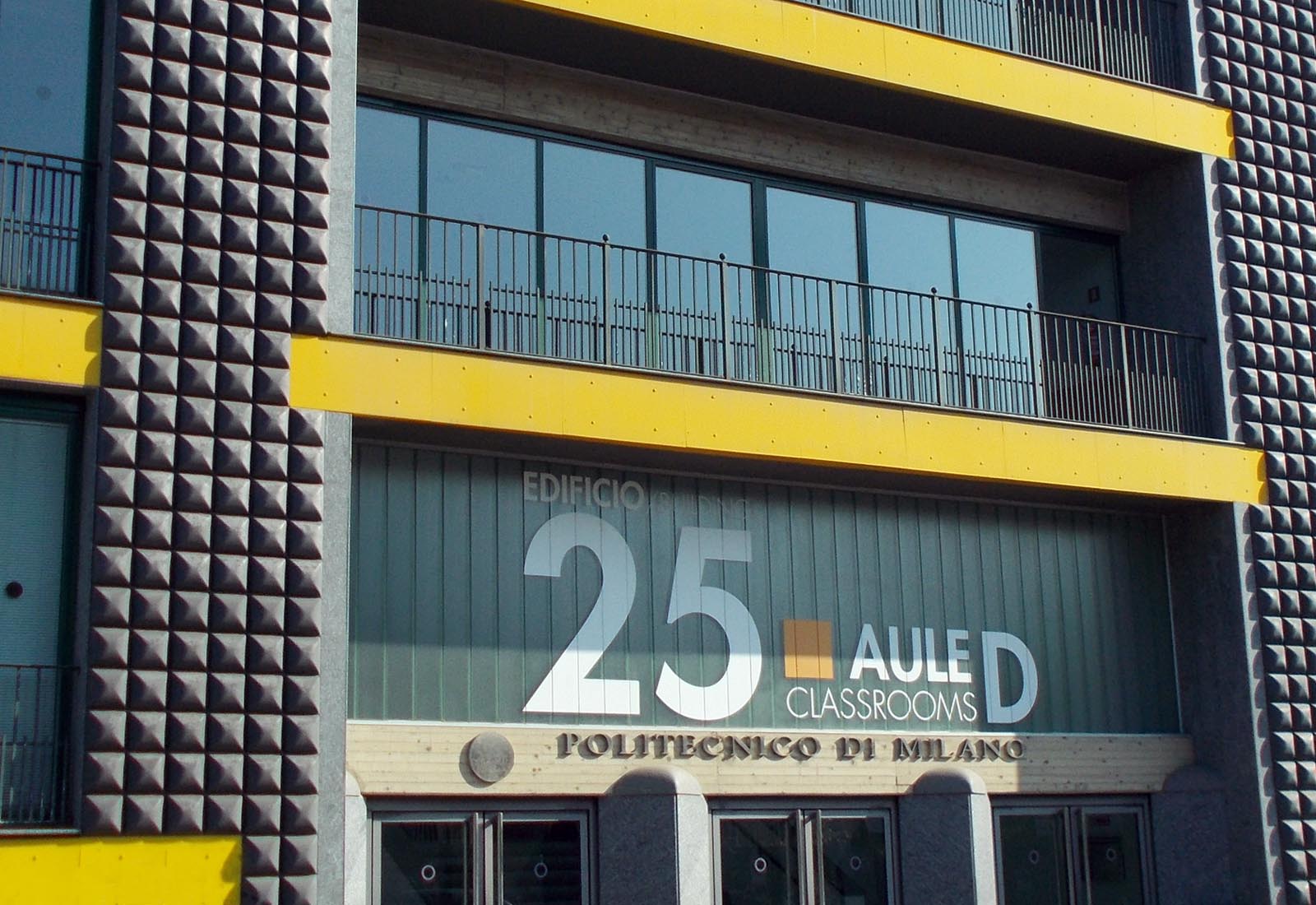 Building 25 Politecnico di Milano - Detail of the south facade