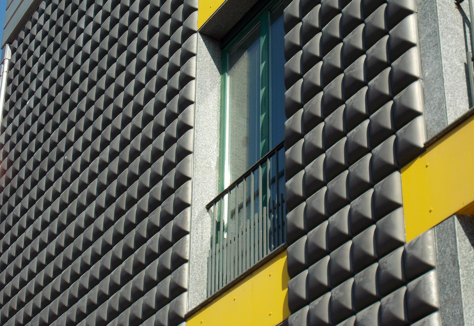 Building 25 Politecnico di Milano - Detail of the south facade