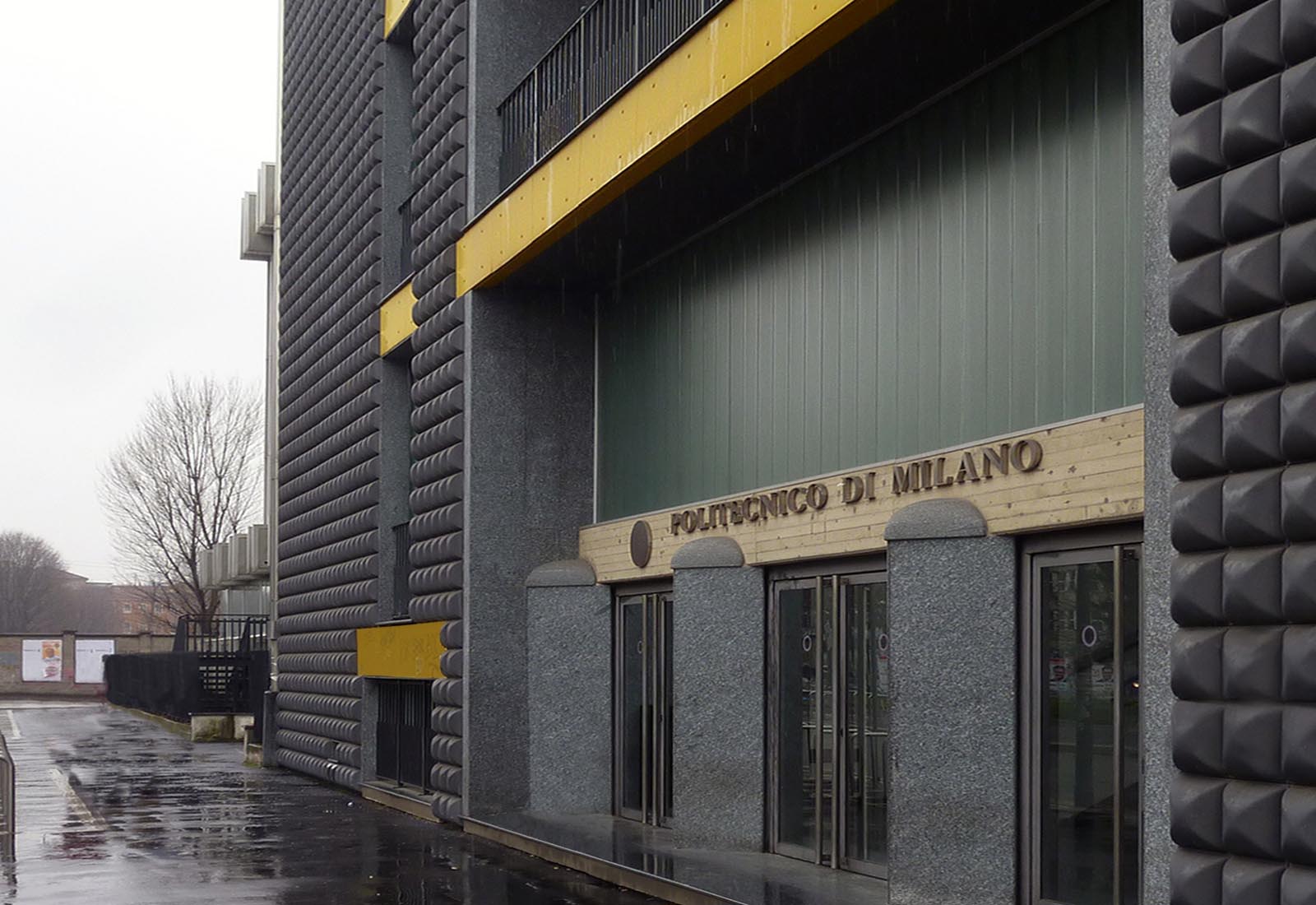 Edificio 25 Politecnico di Milano - L'ingresso all'edificio
