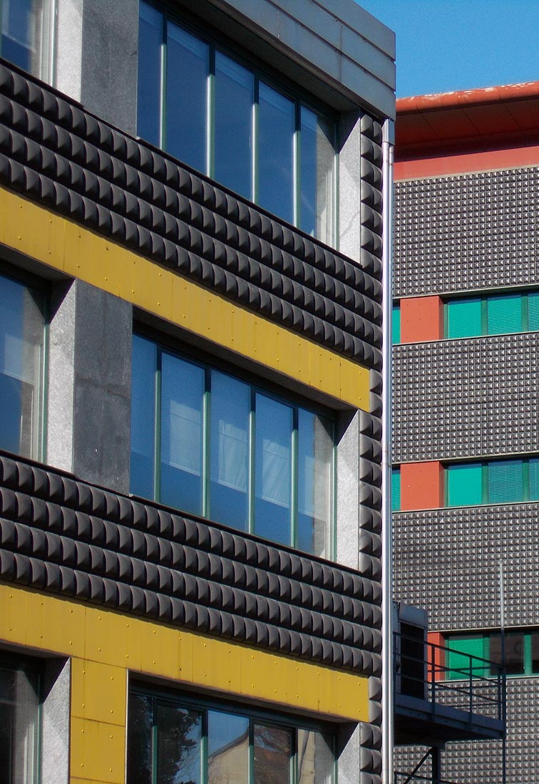 Edificio 25 Politecnico di Milano - Dettaglio del fronte est