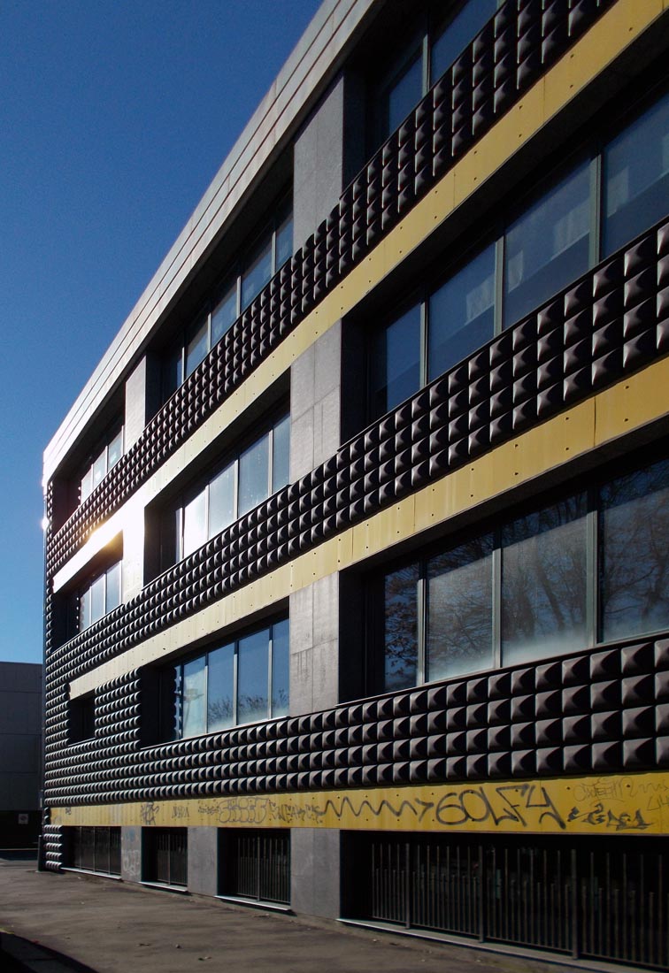 Edificio 25 Politecnico di Milano - Il fronte est