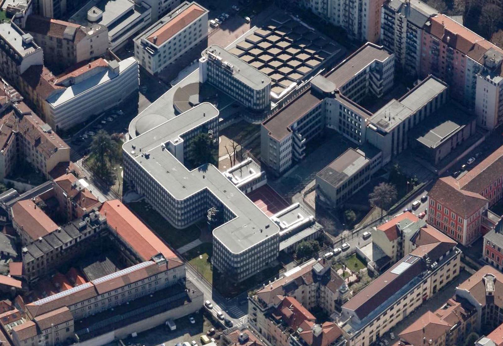 Manzoni school center in Milan - Aerial view of the school ensemble