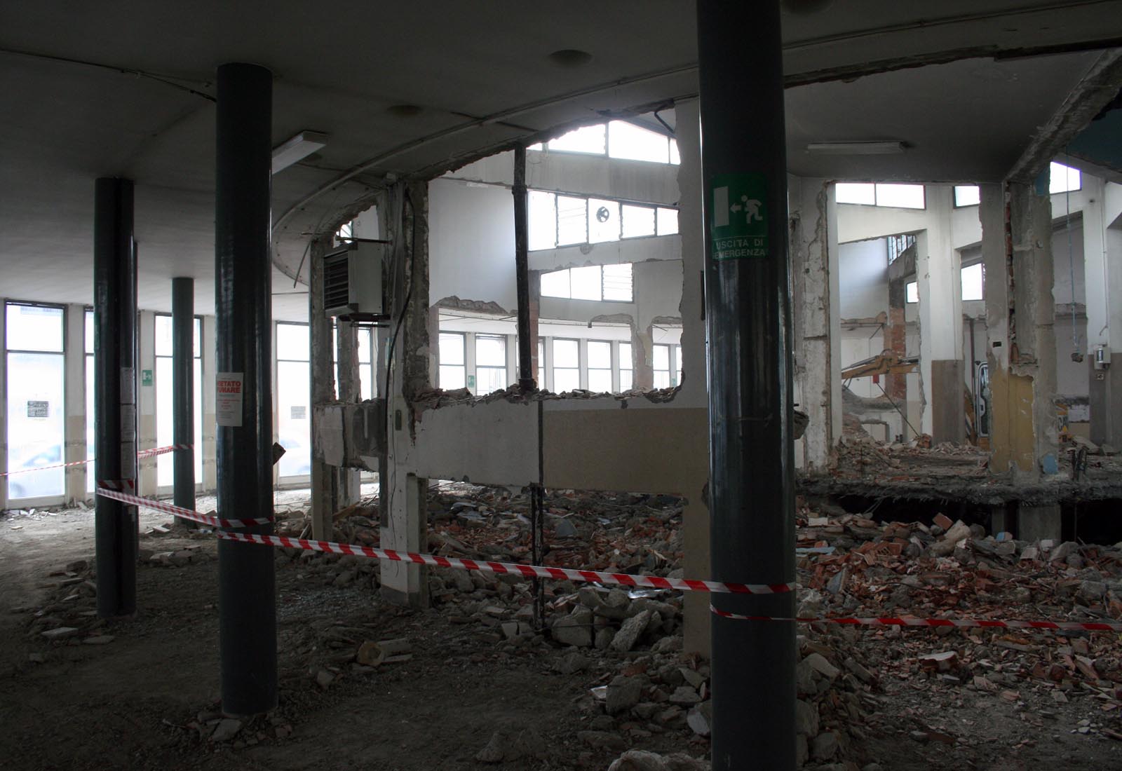 Manzoni school center in Milan - Demolition of structures