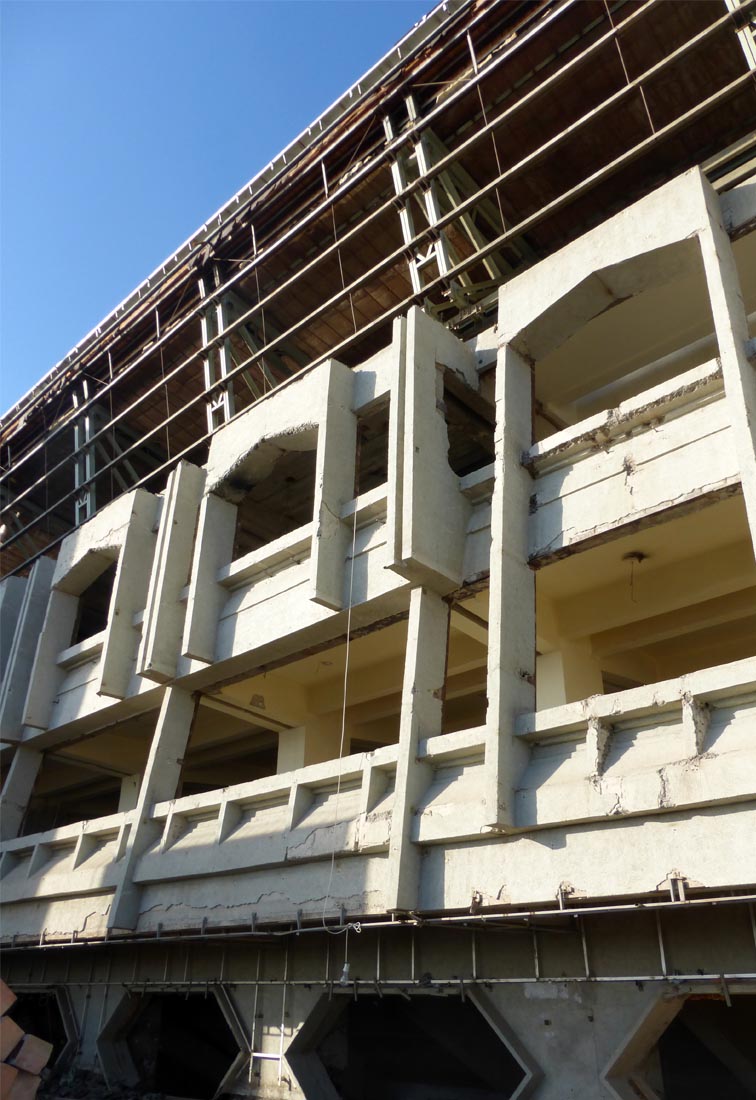 Baku sport hall - The facade after the removal of the coating