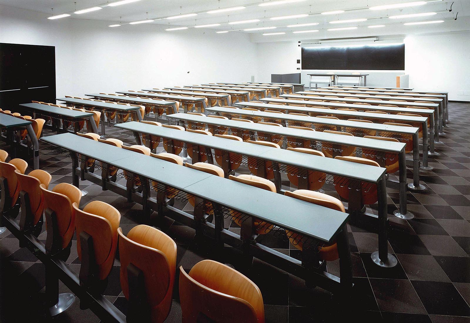 Edificio 25 Politecnico di Milano - Arredo delle aule