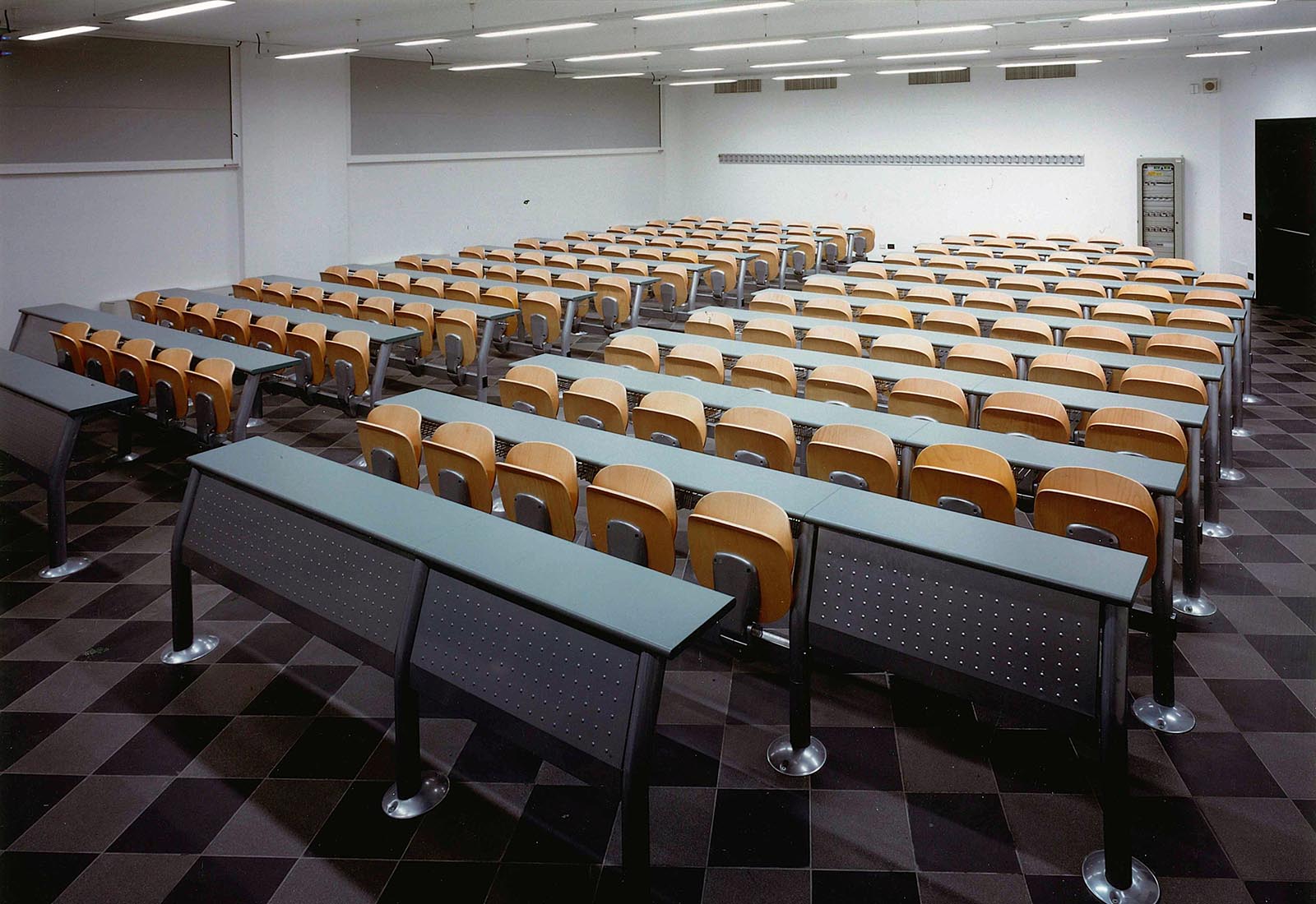 Edificio 25 Politecnico di Milano - Arredo delle aule