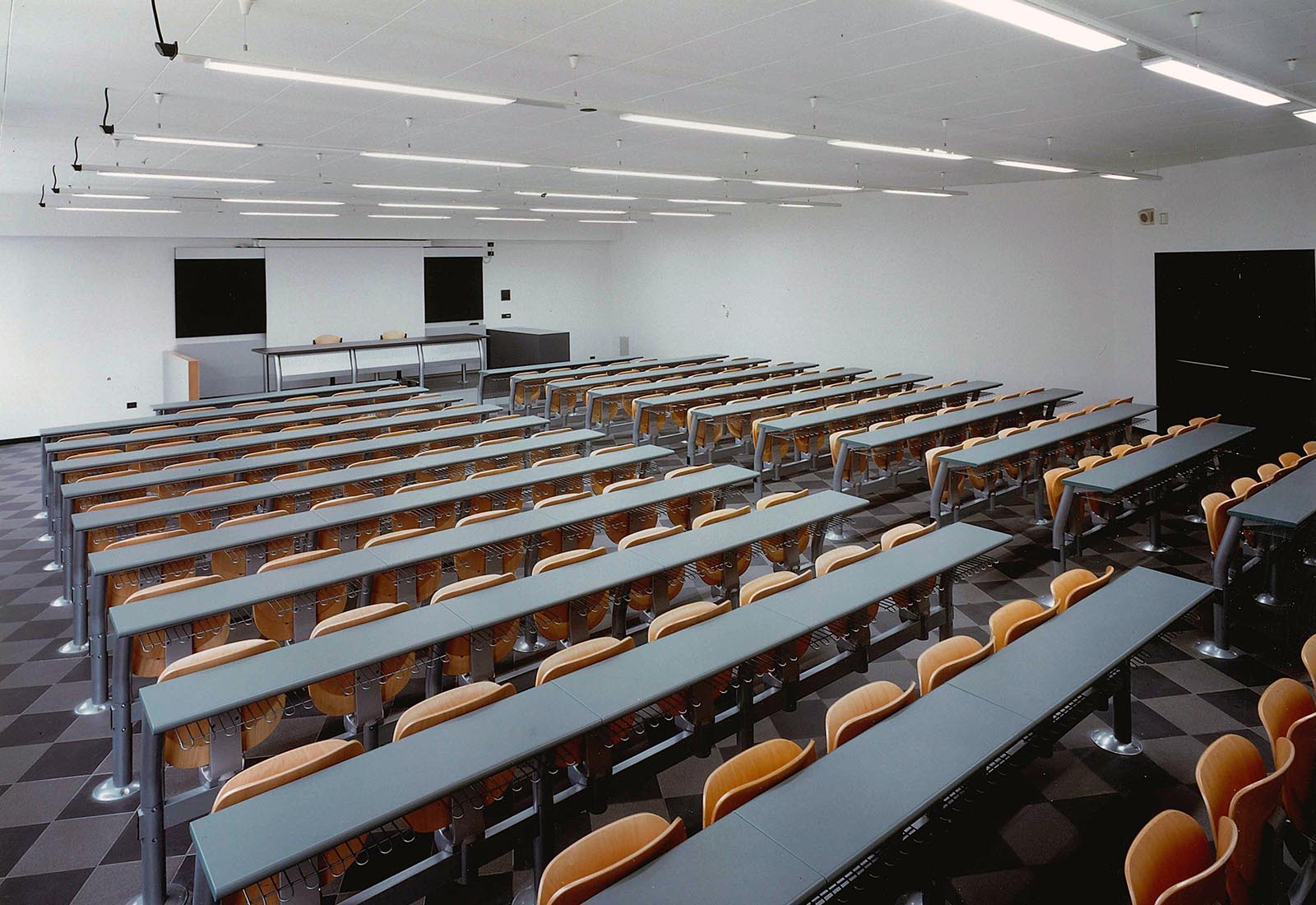 Building 25 Politecnico di Milano - Classroom furniture