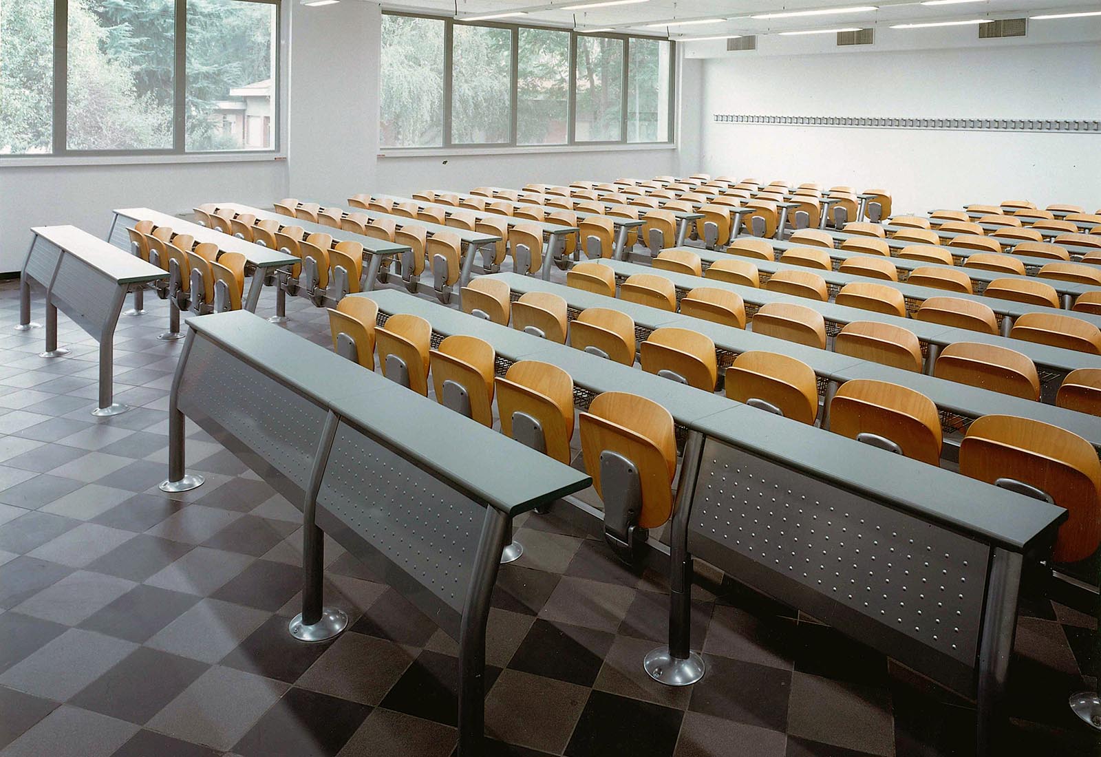 Building 25 Politecnico di Milano - Classroom furniture