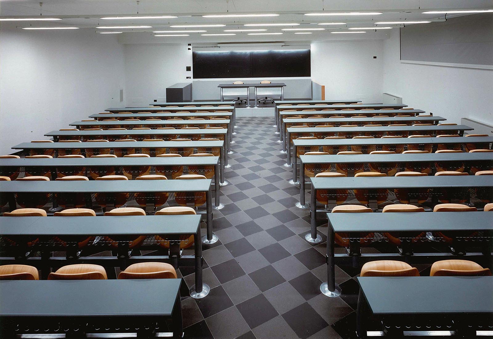 Edificio 25 Politecnico di Milano - Arredo delle aule