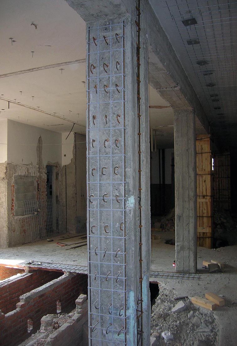 Manzoni school center in Milan - Structural reinforcement of the pillars