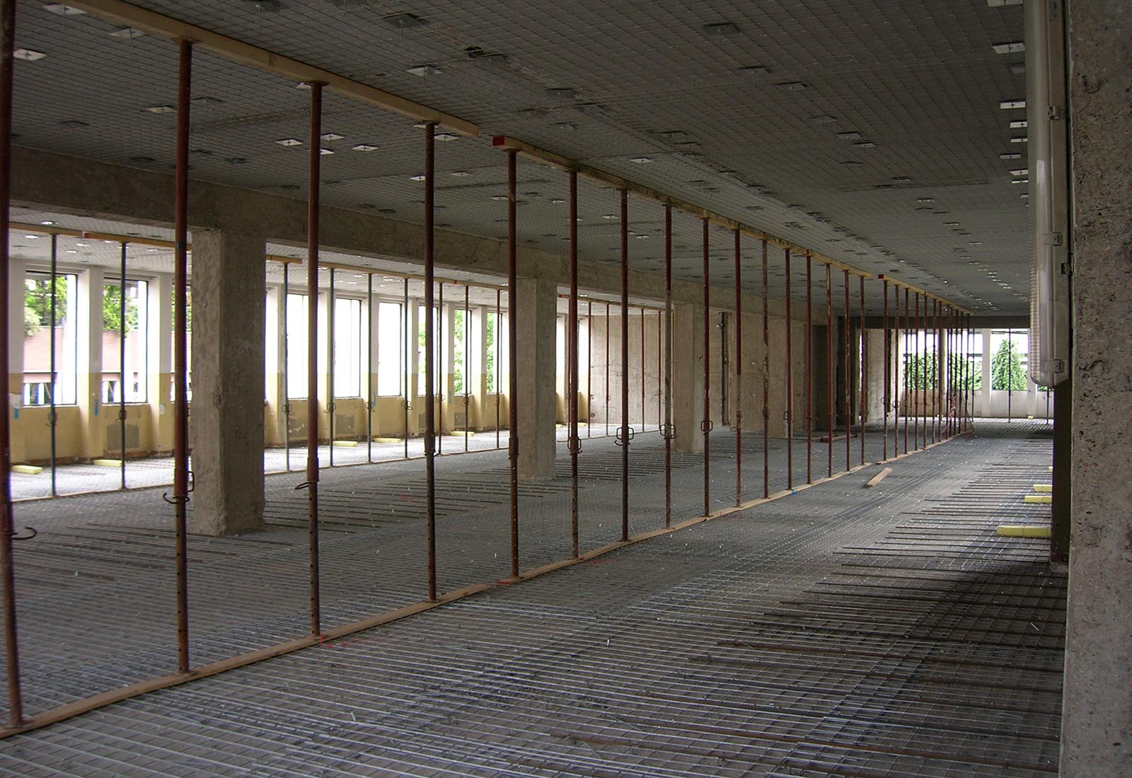 Manzoni school center in Milan - The reinforcement of the slabs