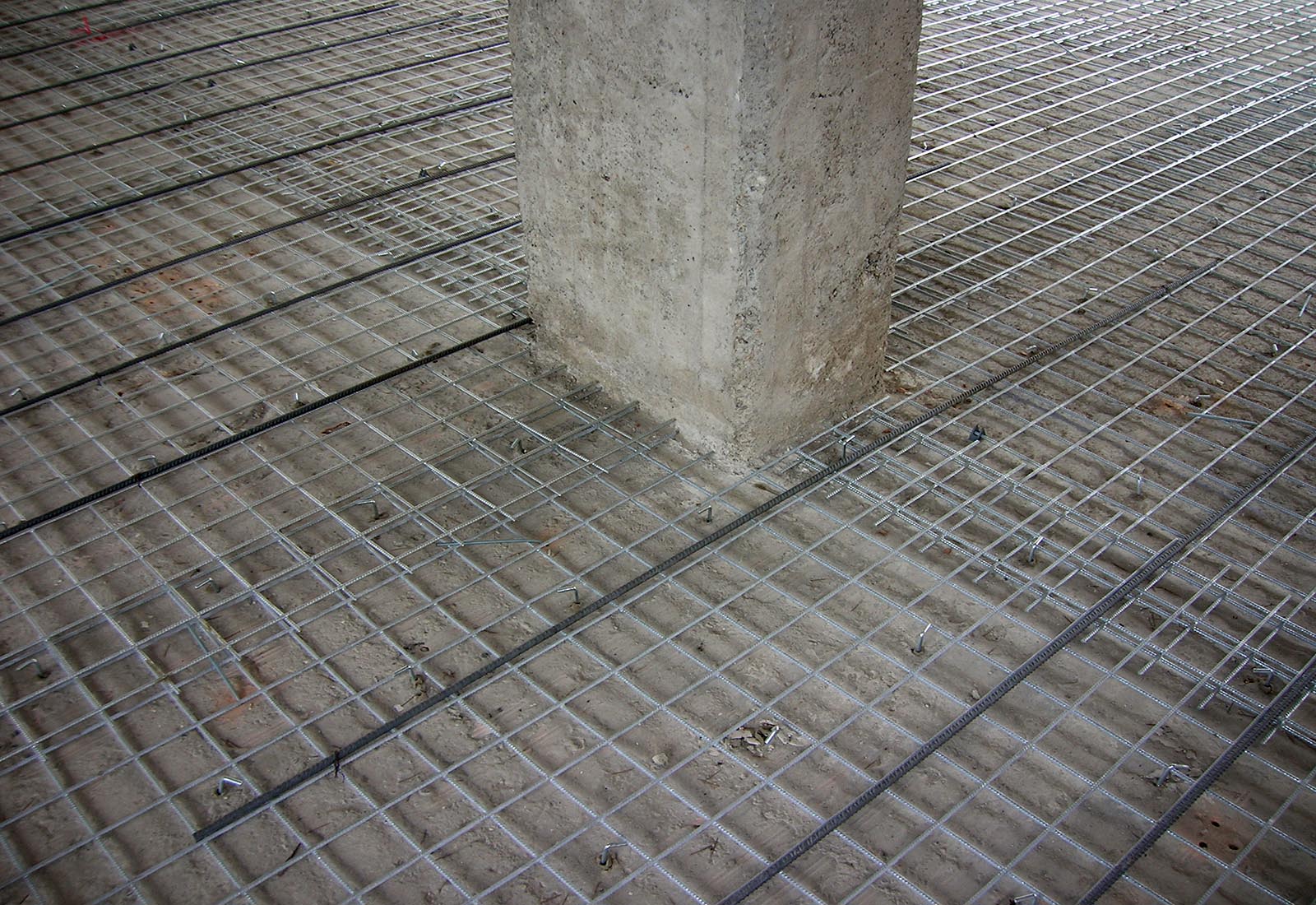 Manzoni school center in Milan - The reinforcement of the slabs