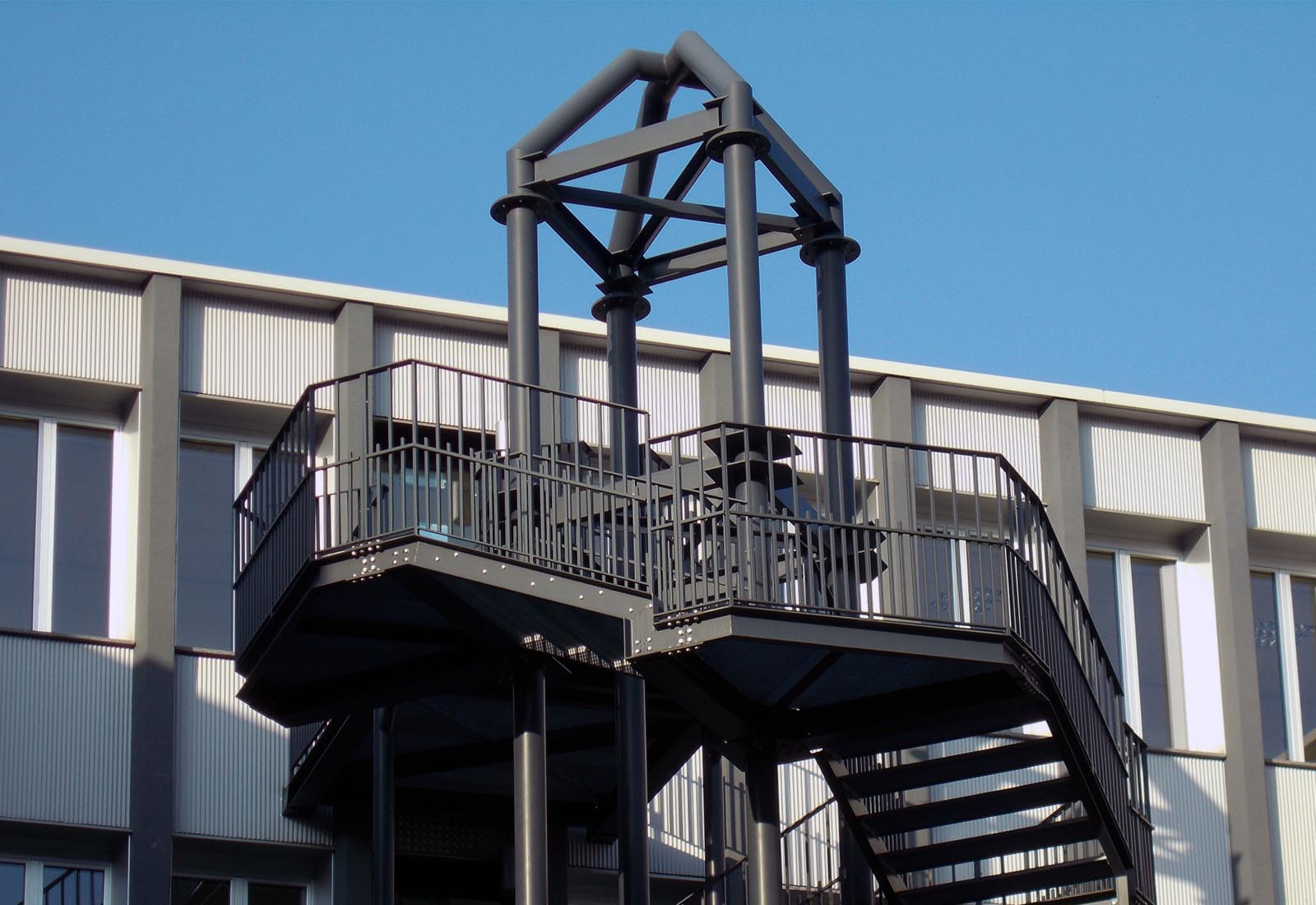 Manzoni school center in Milan – Detail of the new security stairway