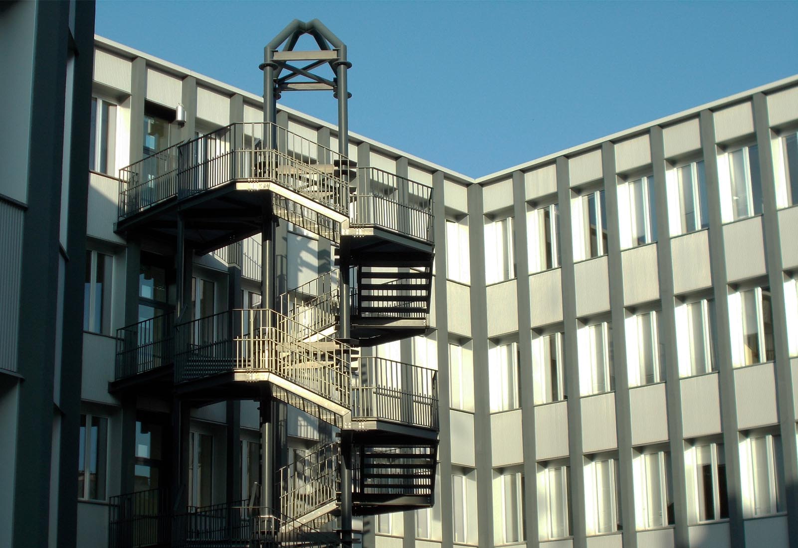 Manzoni school center in Milan - The new security stairway