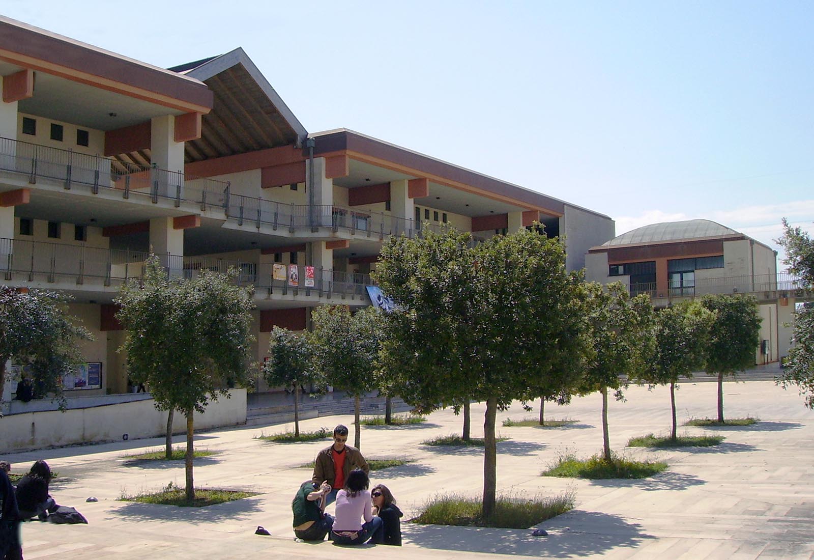 Ecotekne university center in Lecce - The internal court of the classrooms building
