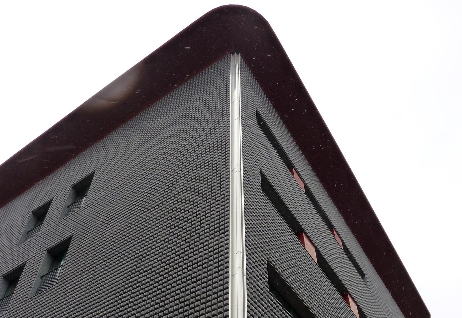 Edificio 22 Politecnico di Milano - Il fronte ovest