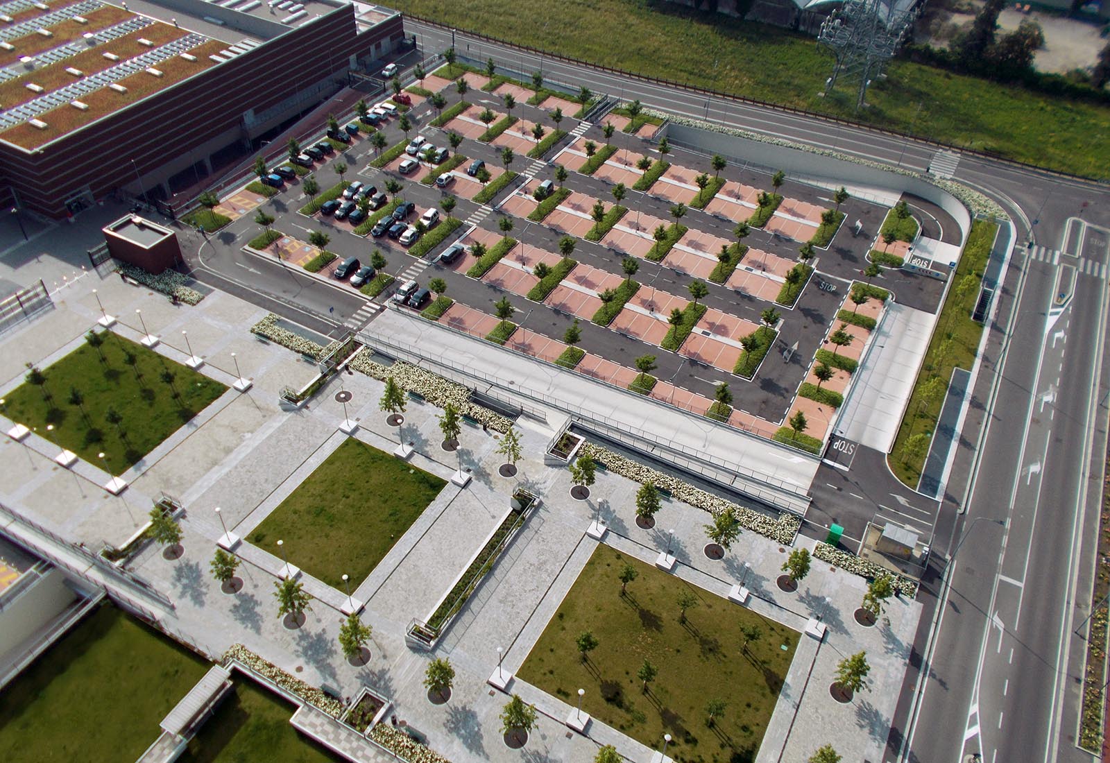 Square and parking lots in Adriano area Milan - The square and the south parking lot 