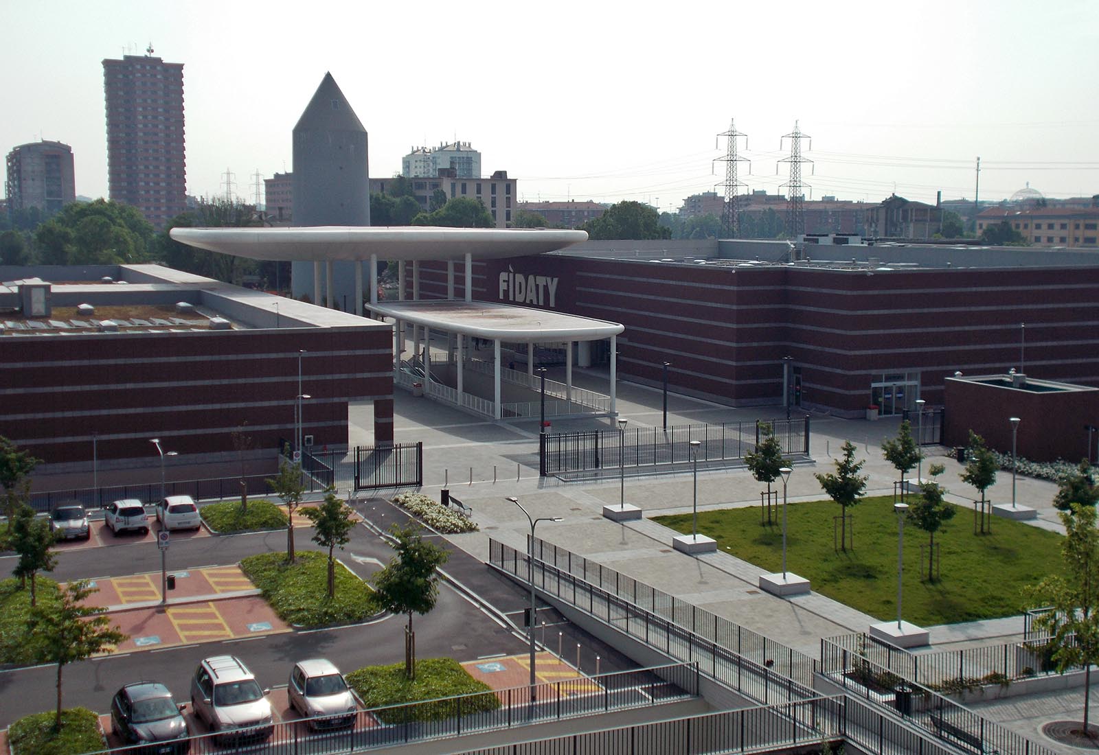 Square and parking lots in Adriano area Milan - The square and the north parking lot 