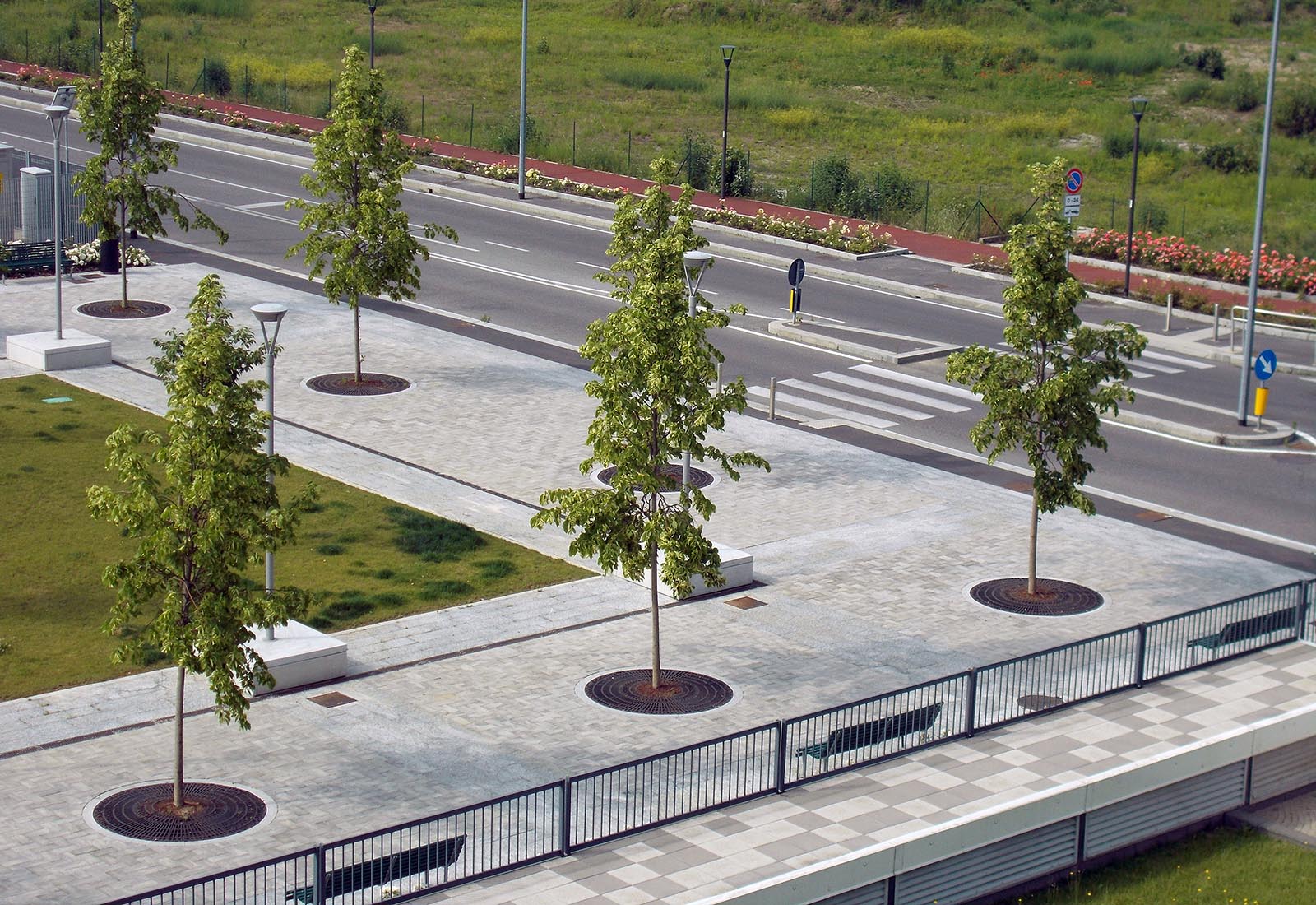 Square and parking lots in Adriano area Milan - Detail of the square