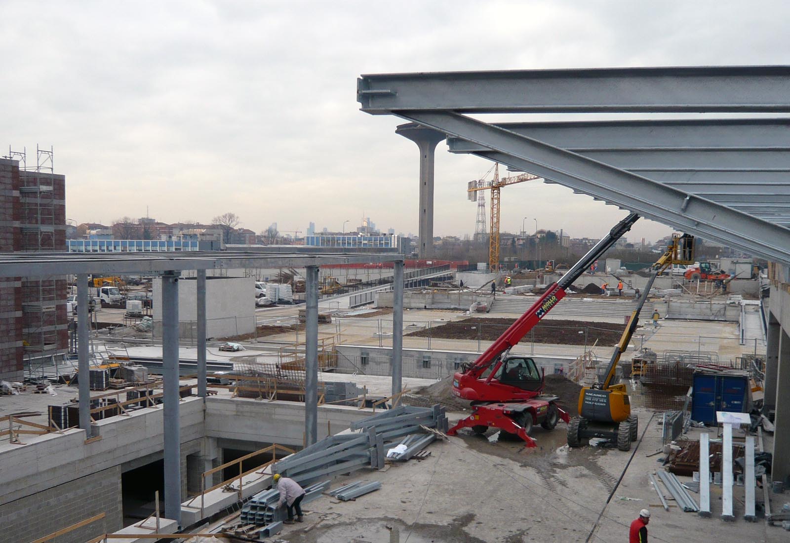 Square and parking lots in Adriano area Milan - The building site of the square