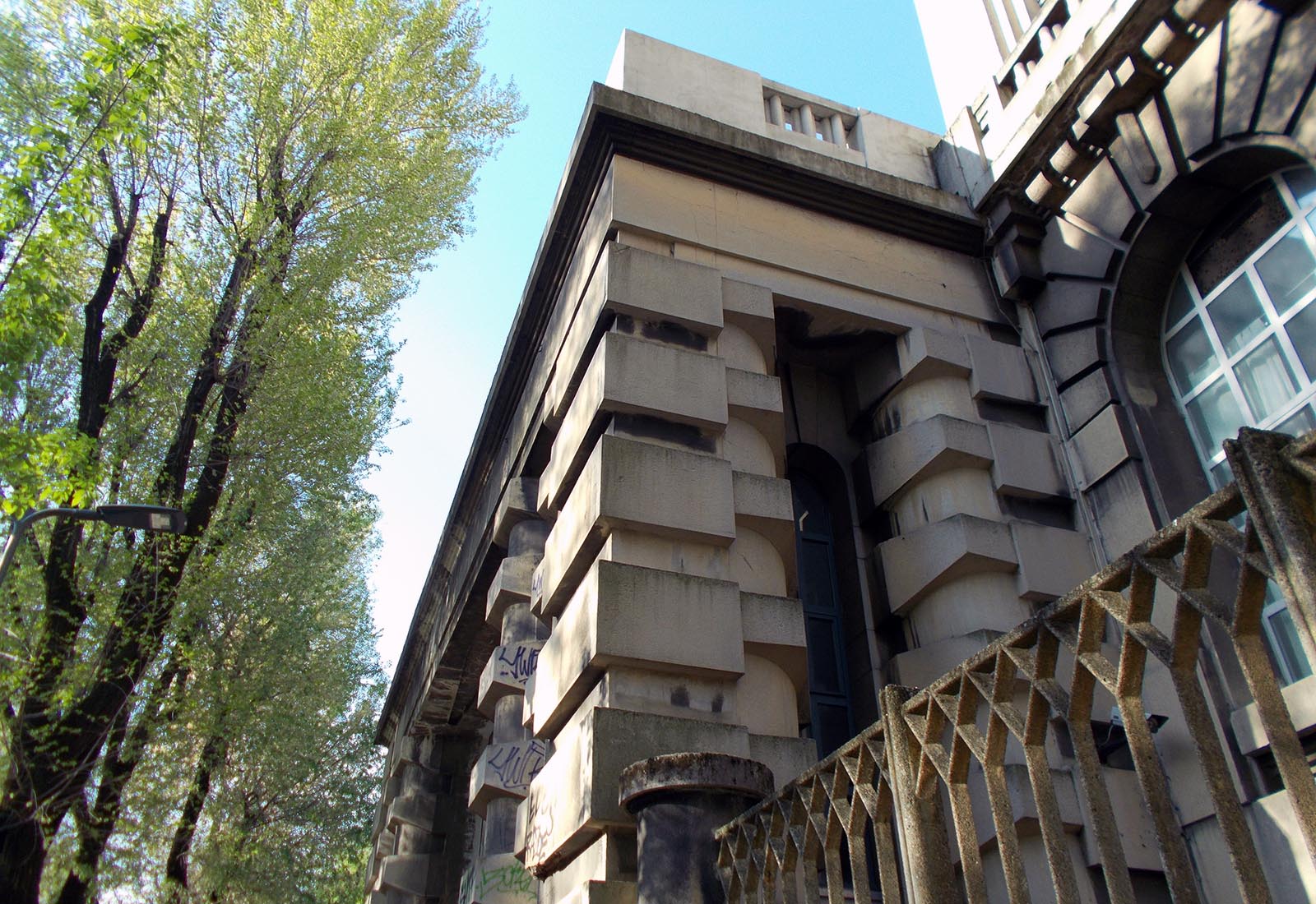 Photonics laboratories Politecnico di Milano - Detail of the facade