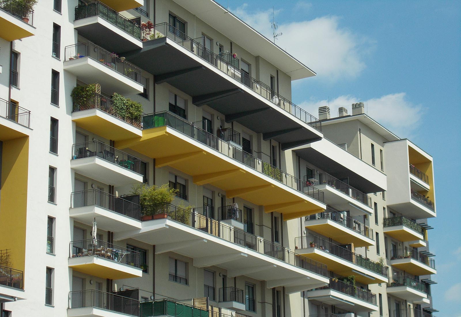 Residential building Scarsellini Milan - Detail of the facade