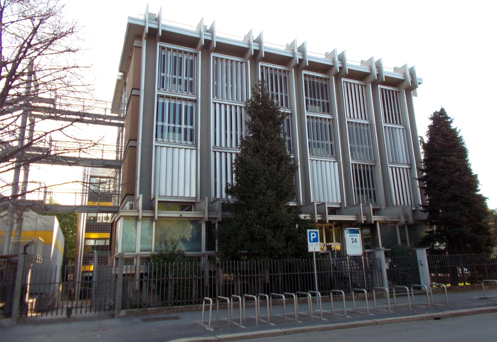 Building 24 Politecnico di Milano - View of the West facade