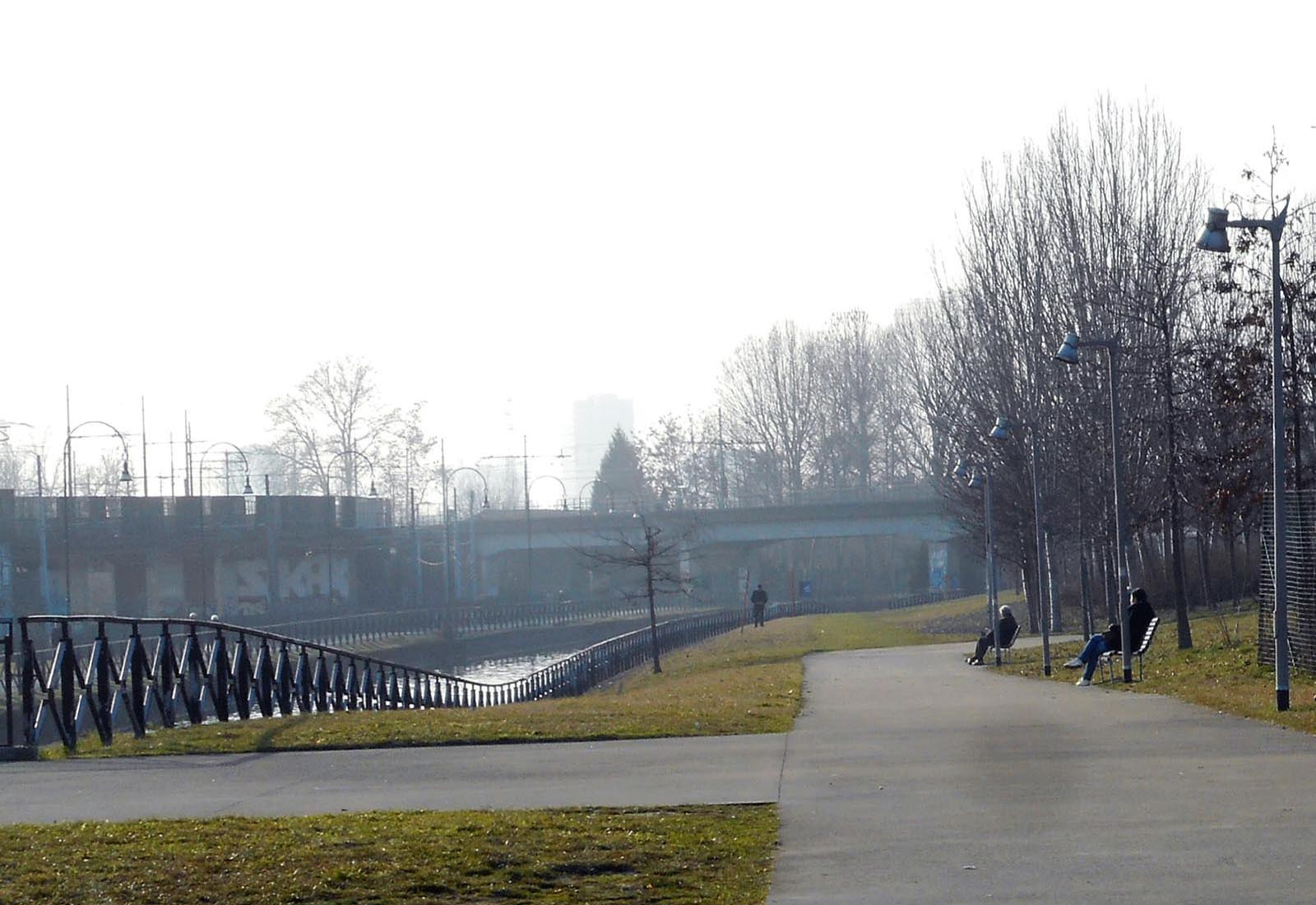 Pathway along Naviglio Martesana in Vimodrone - View