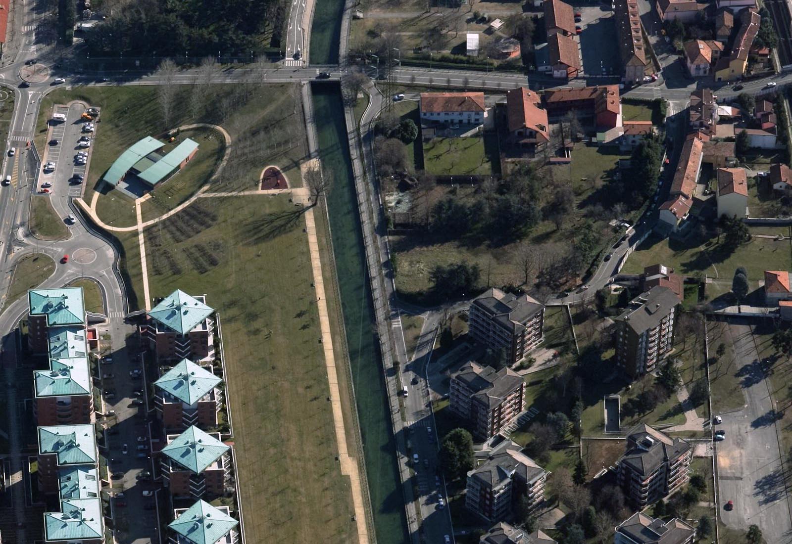 Pathway along Naviglio Martesana in Vimodrone - Aerial view