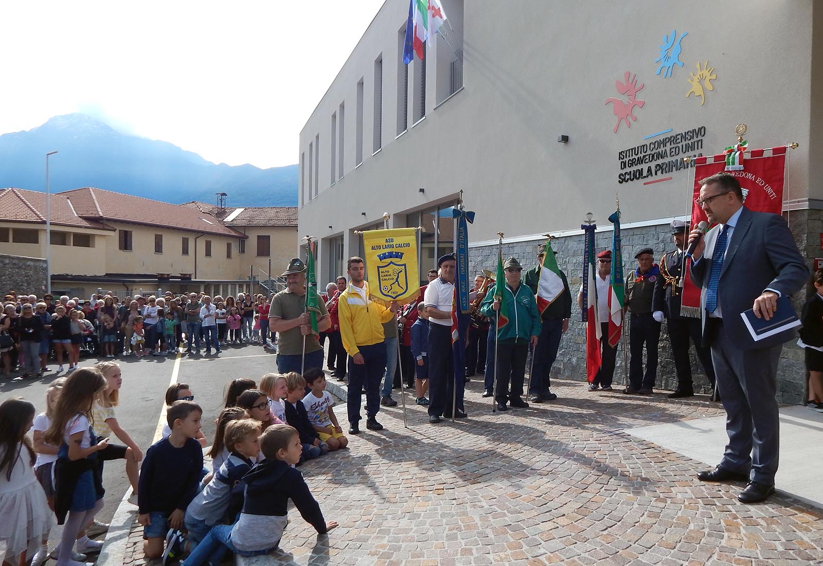 Scuola elementare a Gravedona - L'inaugurazione della scuola