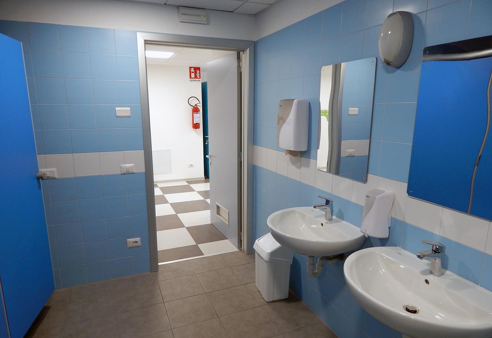 Primary school in Gravedona - The toilets