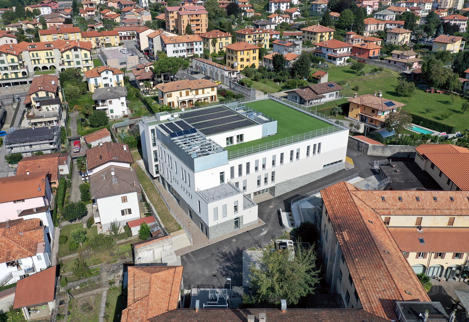 Scuola elementare a Gravedona - Vista aerea