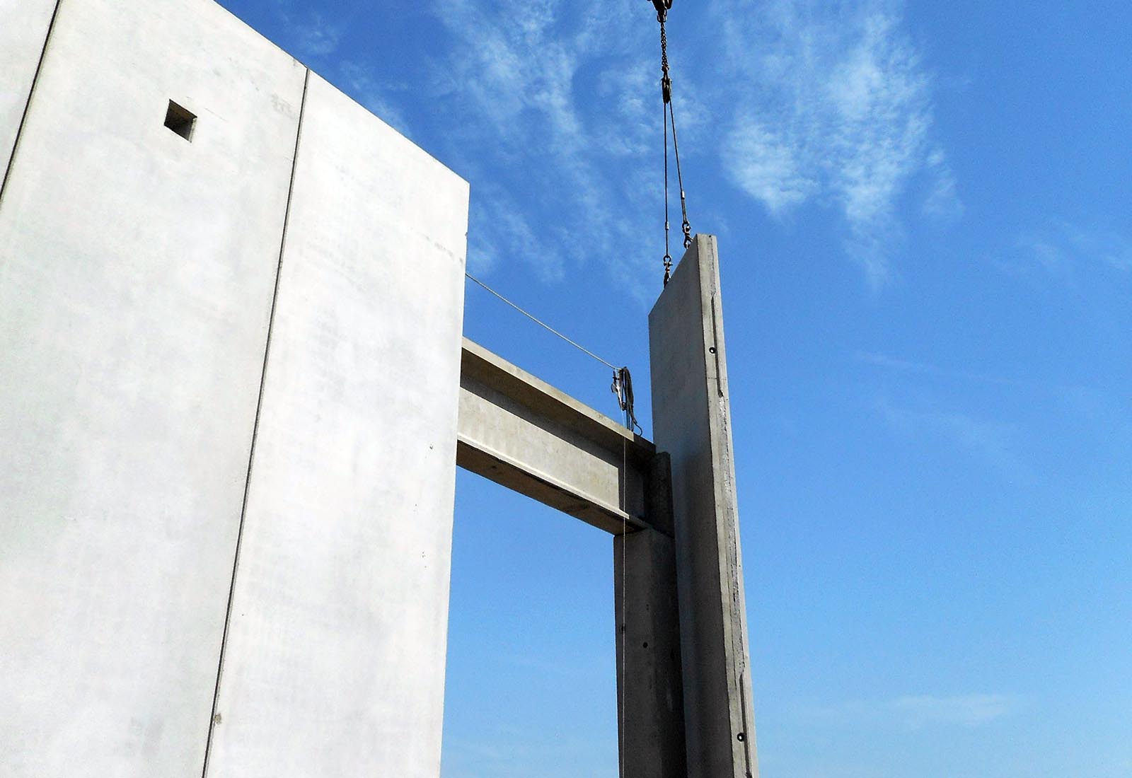 Decathlon Novara - Assembly of facade panels