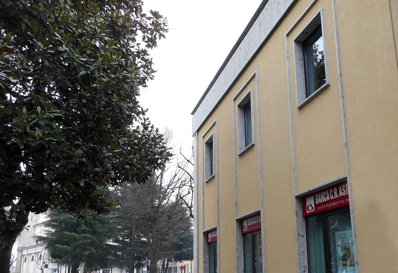 C.R.Asti Bank in Rho - The side facade
