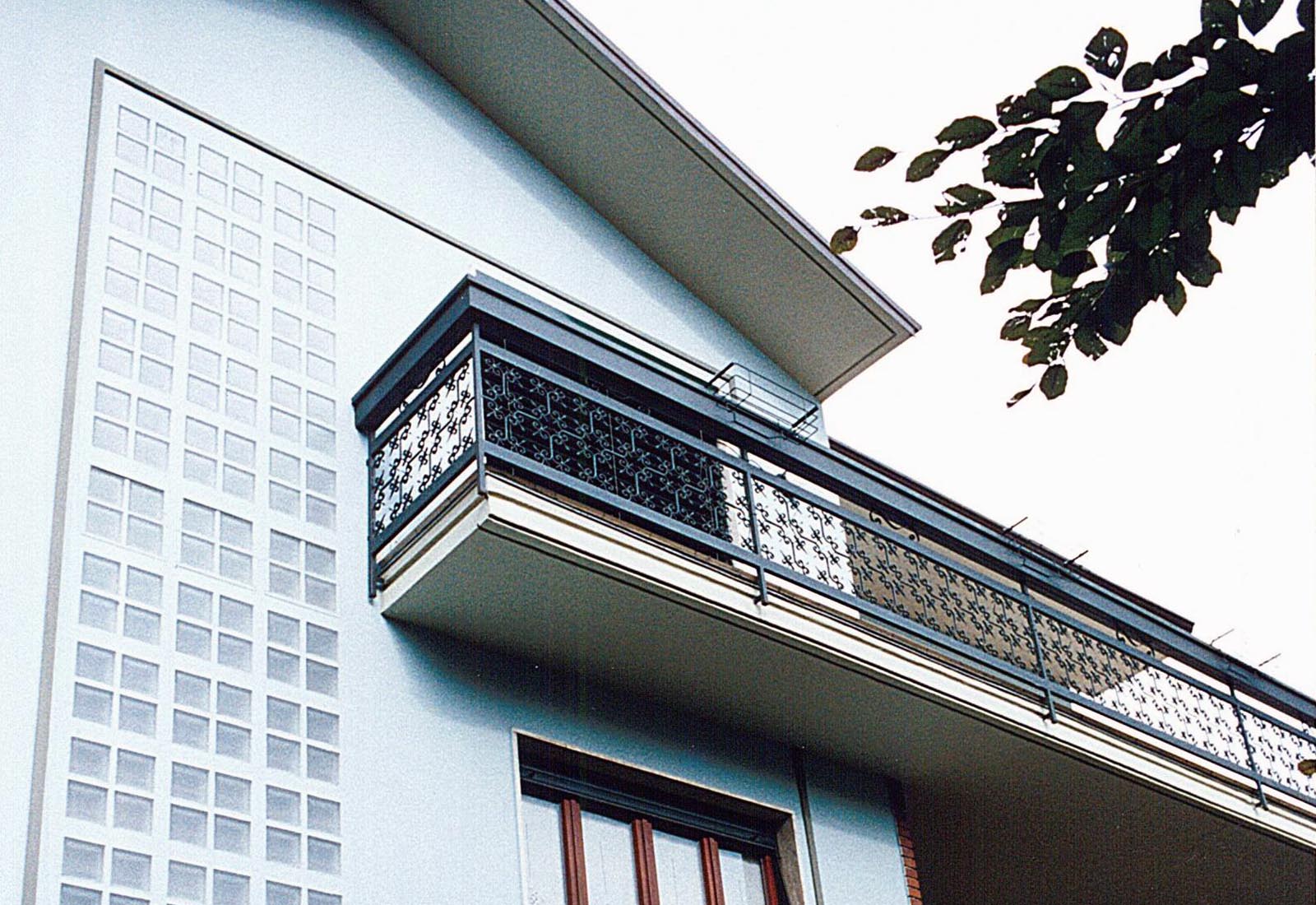 House extension in Giovanni XXIII street in Nerviano - Detail of the facade