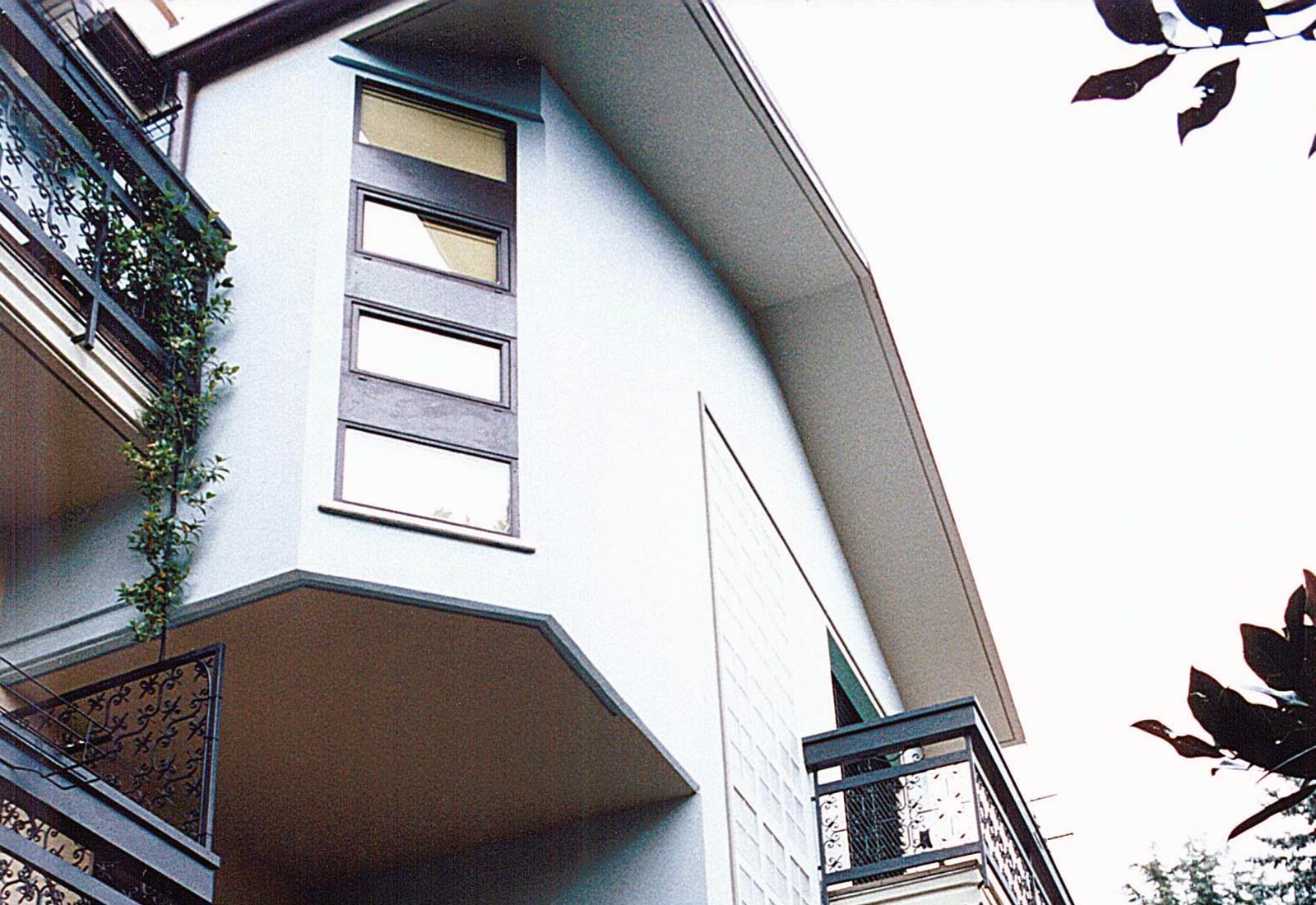 House extension in Giovanni XXIII street in Nerviano - Detail of the facade