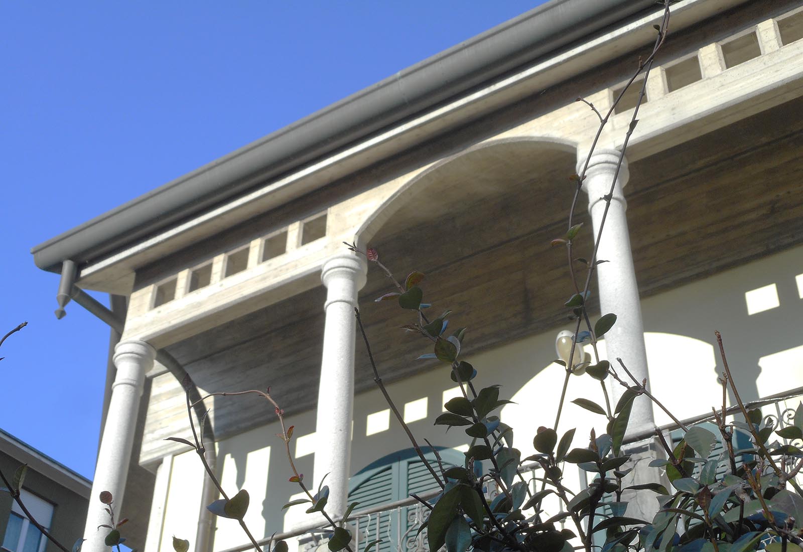 House in 4th november street in Pero - Detail of the loggia