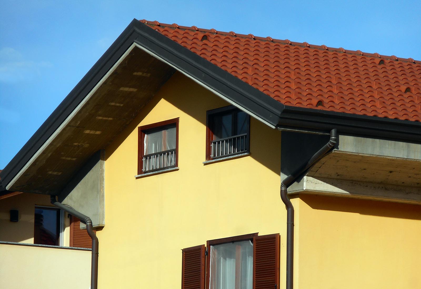 Residential building in Kennedy street in Nerviano - Detail of the facade