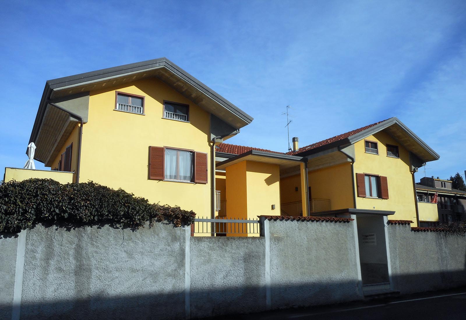 Residential building in Kennedy street in Nerviano - View