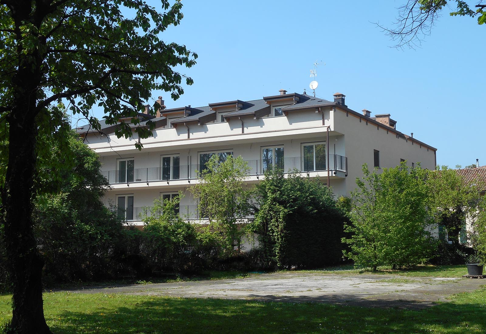 Residential building in Visconti square in Rho - View