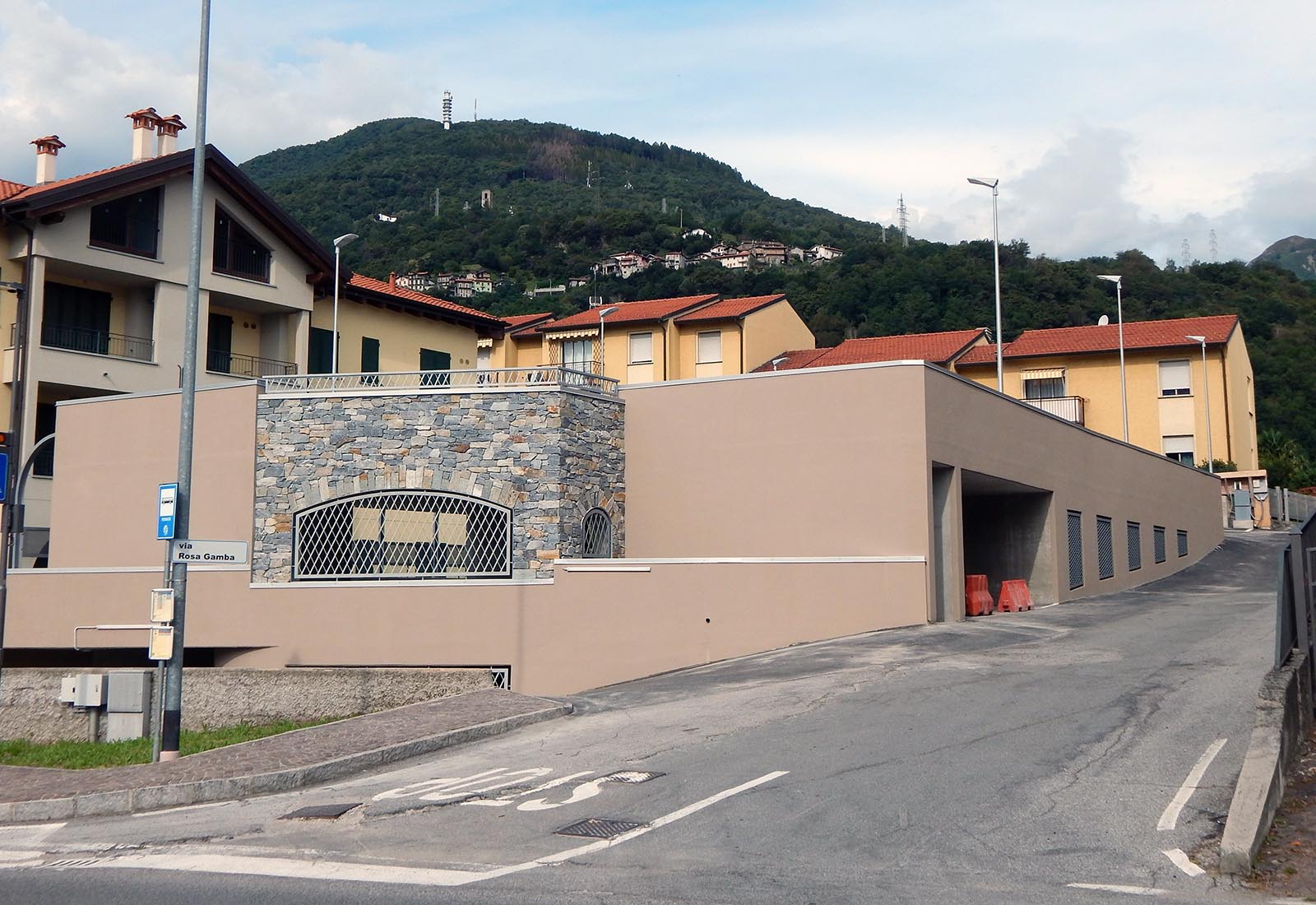 Public underground garage in Gravedona - The south front