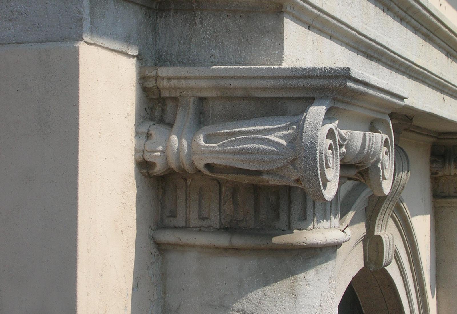 Cemetery priests chapel in Rho - Detail of the facade