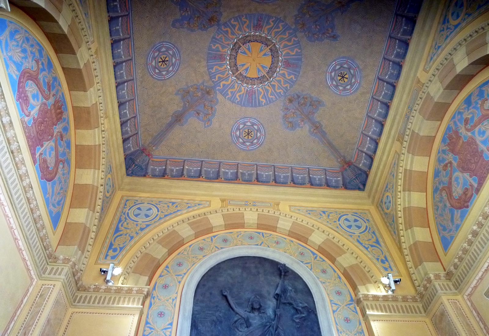 Cemetery priests chapel in Rho - View of the interior