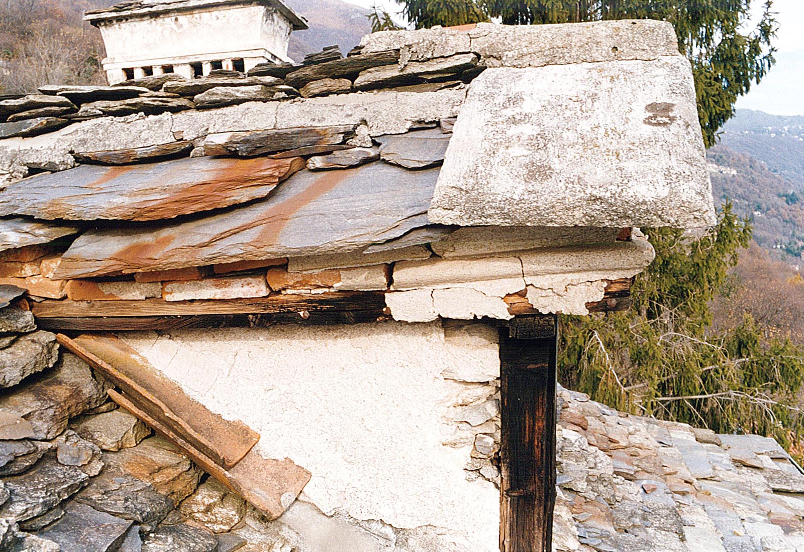 Photo and paper archive “O. Schlemmer” in Oggebbio - Detail of the dormer