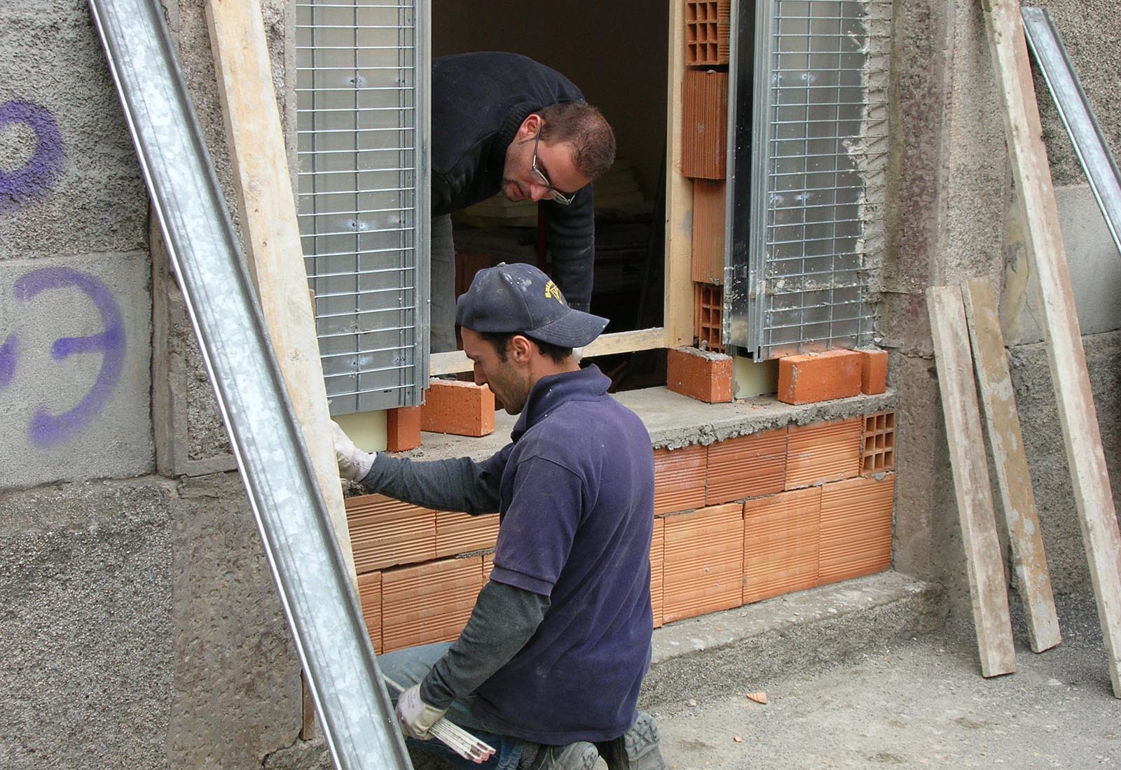 Comunità alloggio a Milano Baggio in via Due Giugno - Risagomatura delle aperture