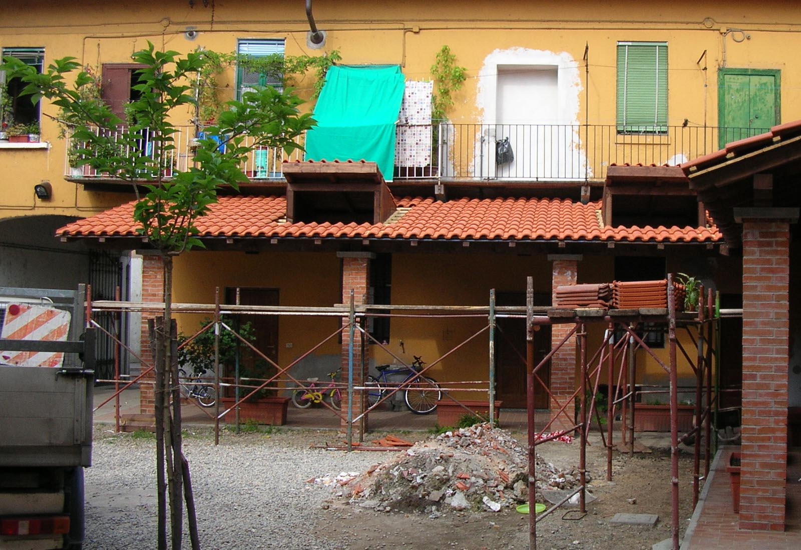 Comunità alloggio a Milano Baggio in via Due Giugno - La corte interna