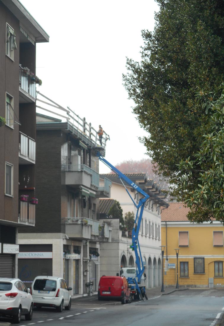 Edificio residenziale in via Vismara ad Arese - Sostituzione della copertura