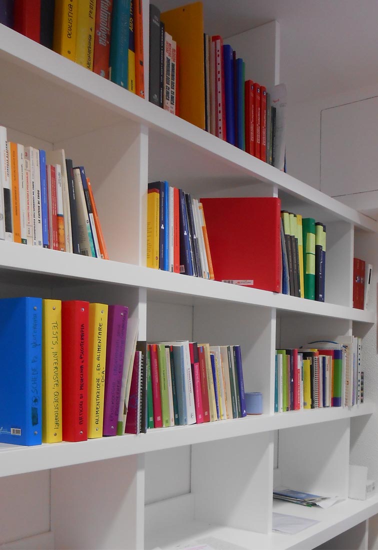 Psychotherapy and medical study in Rho - The bookcase