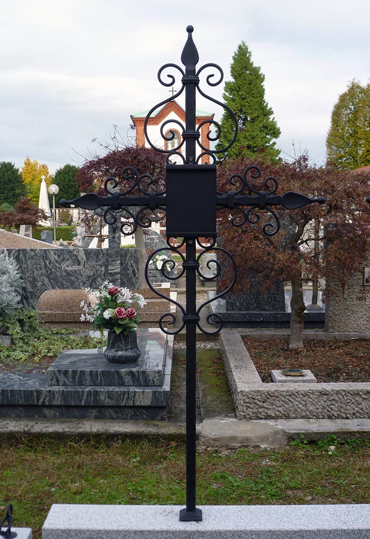 Family tomb in Vanzago - Detail