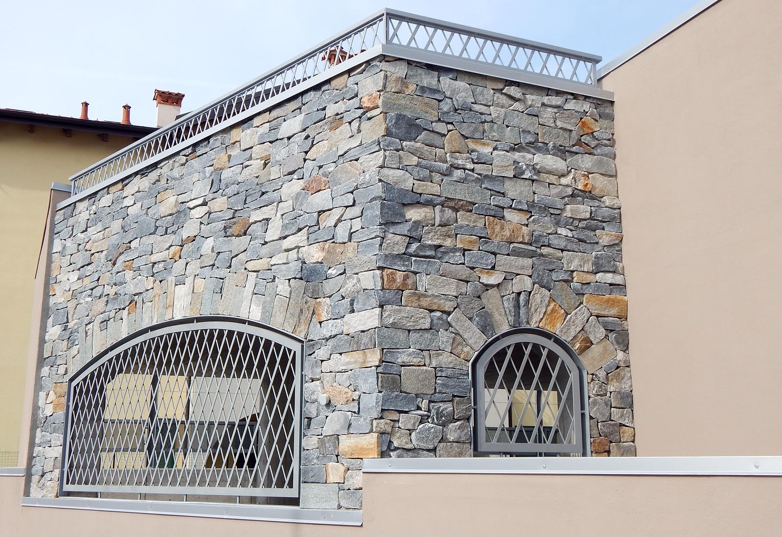 Public underground garage in Gravedona - Detail of the stone facing